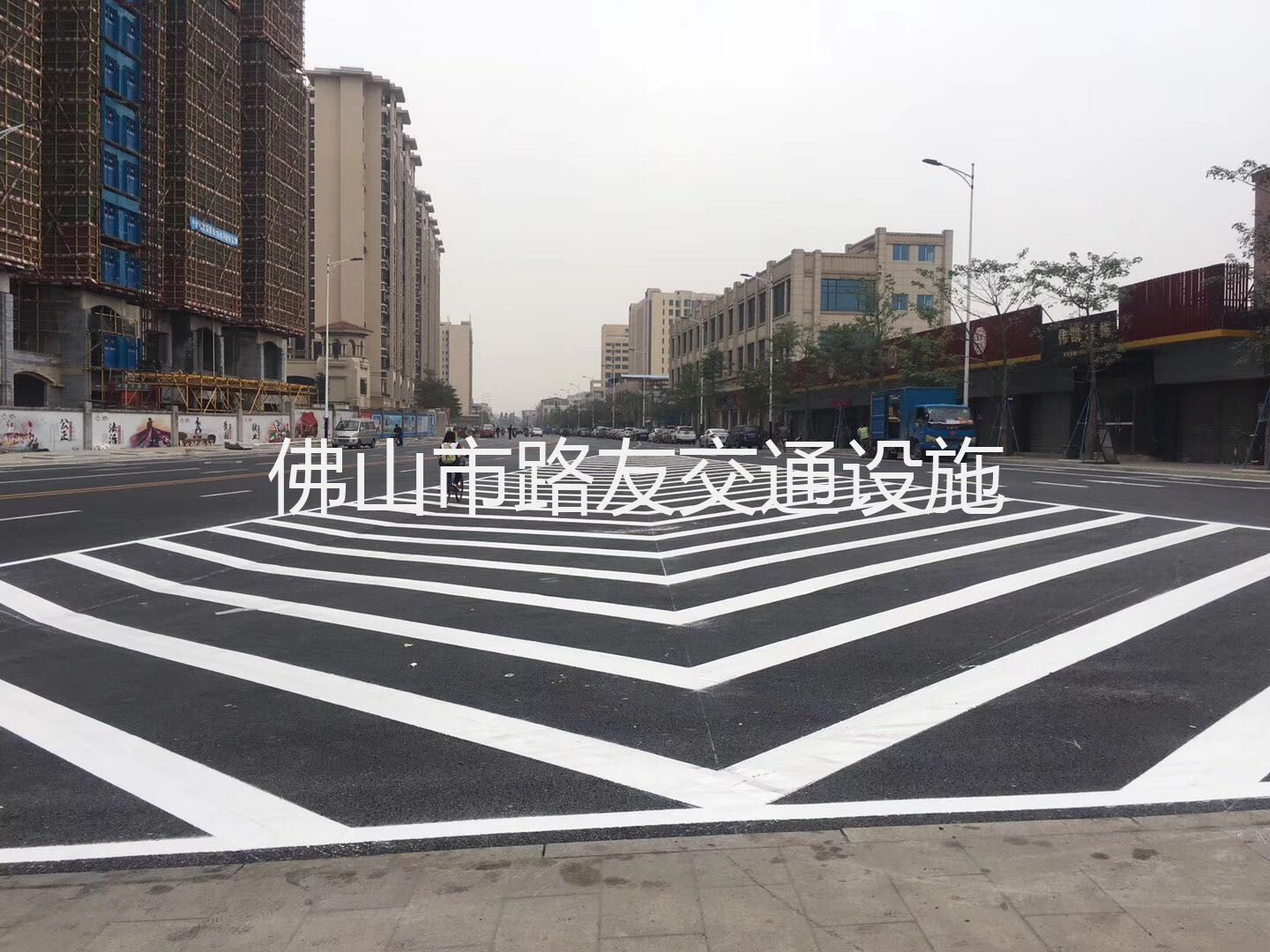 道路導(dǎo)流標(biāo)線